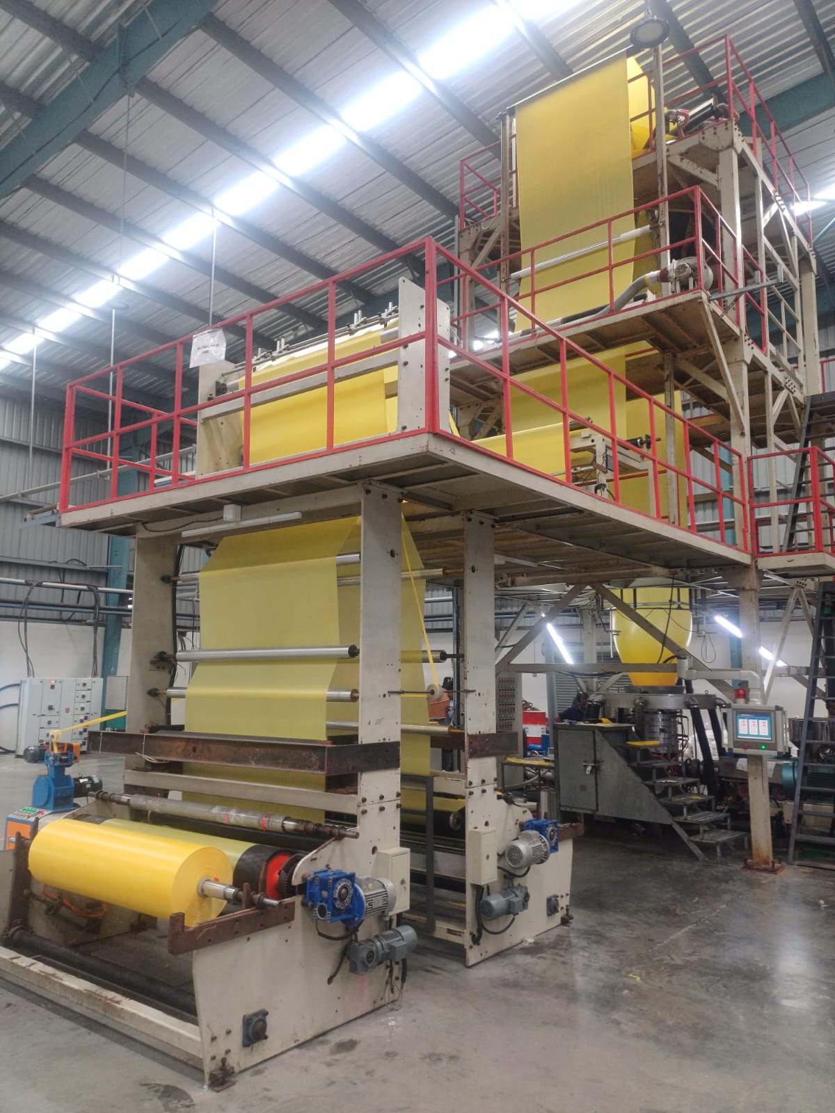 Blown film extrusion line